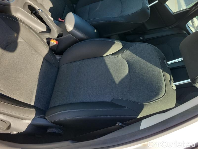  Hyundai  i30   cw (PD)(2017->)  kom.1.5T-GDI Family Smart #6