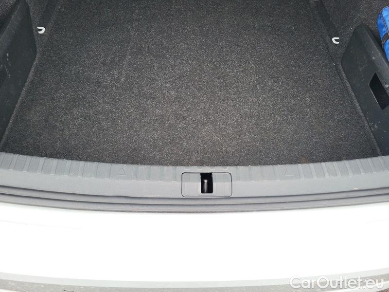  Skoda  Octavia  Lim. (NX3)(2020) Oct.1.5 e-TEC 110 Style AT #9