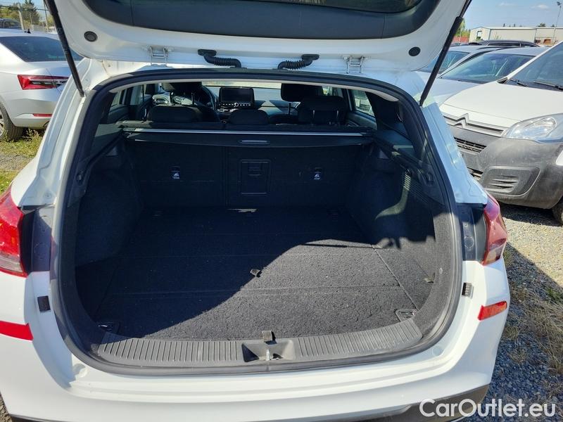  Hyundai  i30   cw (PD)(2017->)  kom.1.5T-GDI Family Smart #12