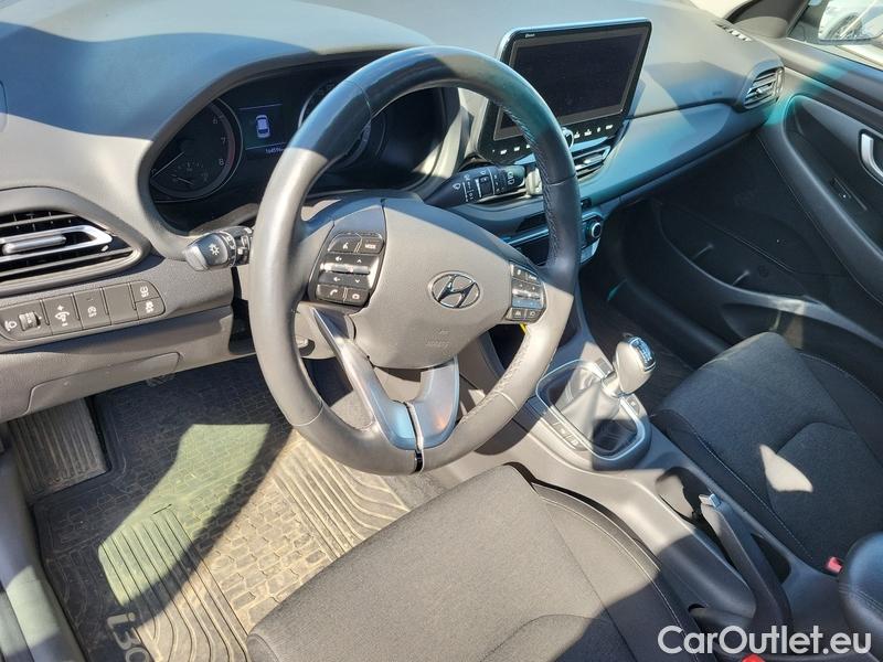  Hyundai  i30   cw (PD)(2017->)  kom.1.5T-GDI Family Smart #4