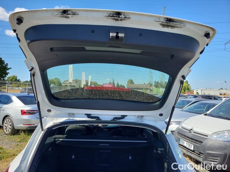  Hyundai  i30   cw (PD)(2017->)  kom.1.5T-GDI Family Smart #8