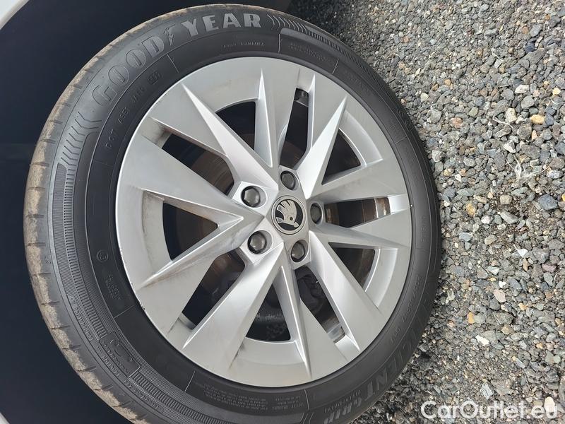  Skoda  Octavia  Lim. (NX3)(2020) Oct.1.5 e-TEC 110 Style AT #3