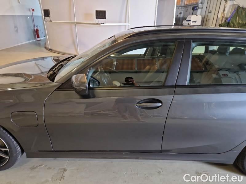 Bmw  Serie 3 BMW  / 2018 / 5P / STATION WAGON 330E BUSINESS ADVANTAGE TOURING AUTO #50