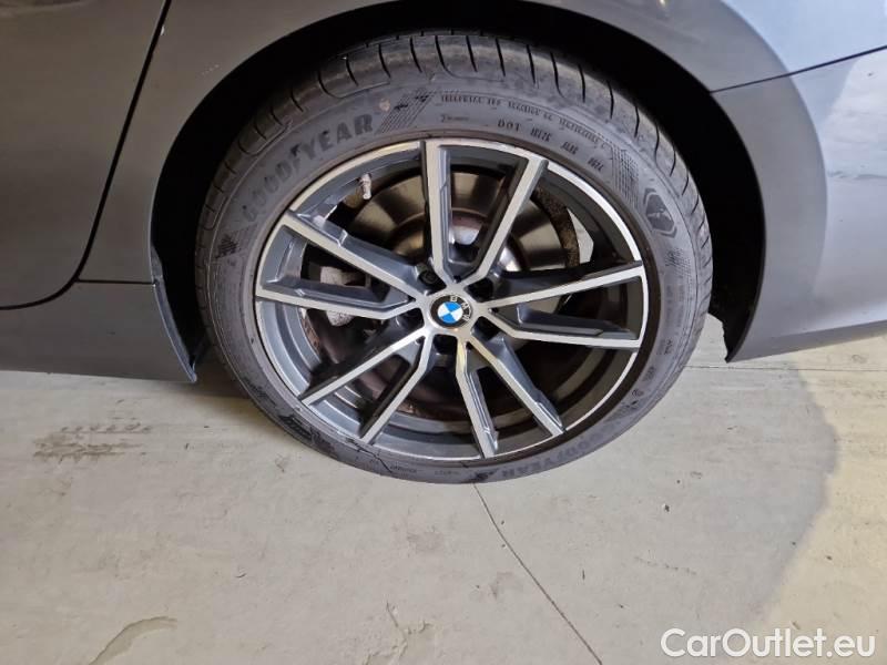 Bmw  Serie 3 BMW  / 2018 / 5P / STATION WAGON 330E BUSINESS ADVANTAGE TOURING AUTO #18