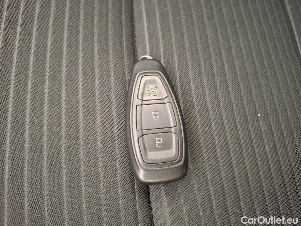 Ford  Kuga  Titanium Plug-In Hybrid 2.5 225CV BVA6 E6dT #13