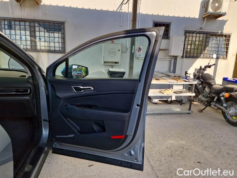 KIA  Sportage KIA  / 2021 / 5P / SUV 1.6 TGDI HEV STYLE 2WD AUTO #106