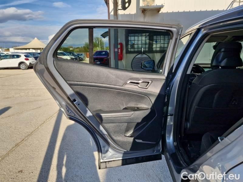 KIA  Sportage KIA  / 2021 / 5P / SUV 1.6 TGDI HEV STYLE 2WD AUTO #90