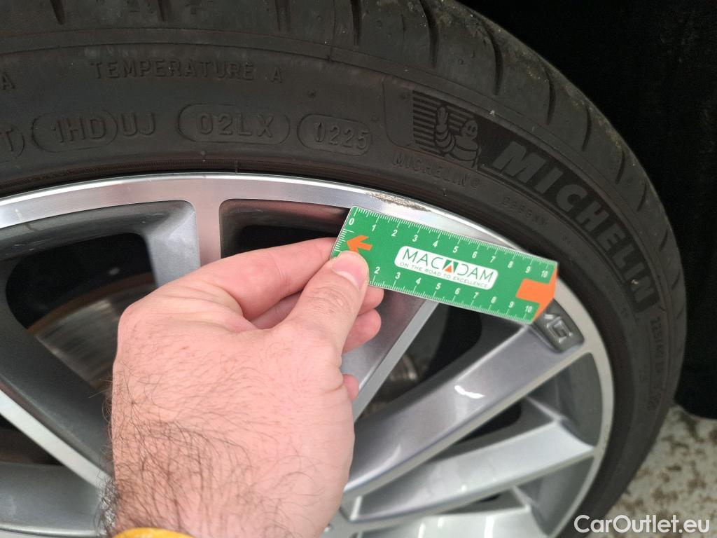 Mercedes  CLA-Klasse MERCEDES-BENZ CLA Coupe / 2019 / 4P / Coupé CLA 250 e AMG Line #25