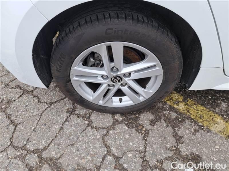 Toyota  Corolla TOYOTA  / 2019 / 5P / BERLINA 1.8 HYBRID ACTIVE #61