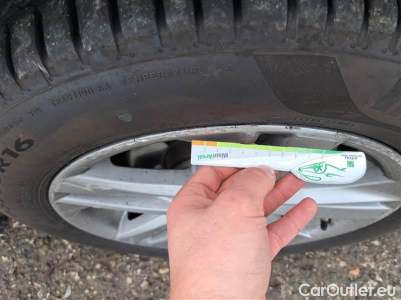 Toyota  Corolla TOYOTA  / 2019 / 5P / BERLINA 1.8 HYBRID ACTIVE #64