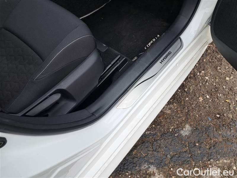 Toyota  Corolla TOYOTA  / 2019 / 5P / BERLINA 1.8 HYBRID ACTIVE #76