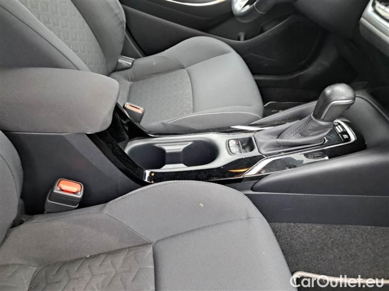 Toyota  Corolla TOYOTA  / 2019 / 5P / BERLINA 1.8 HYBRID ACTIVE #70