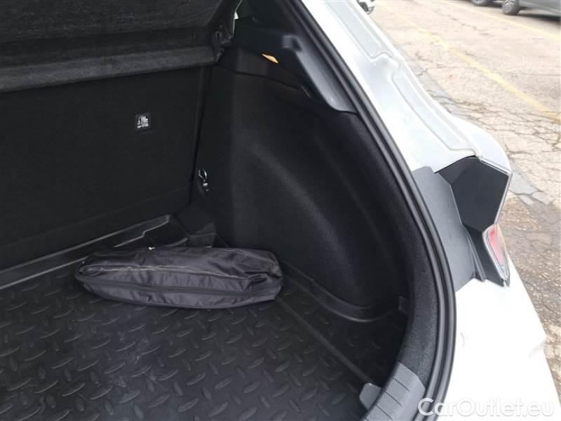 Toyota  Corolla TOYOTA  / 2019 / 5P / BERLINA 1.8 HYBRID ACTIVE #87