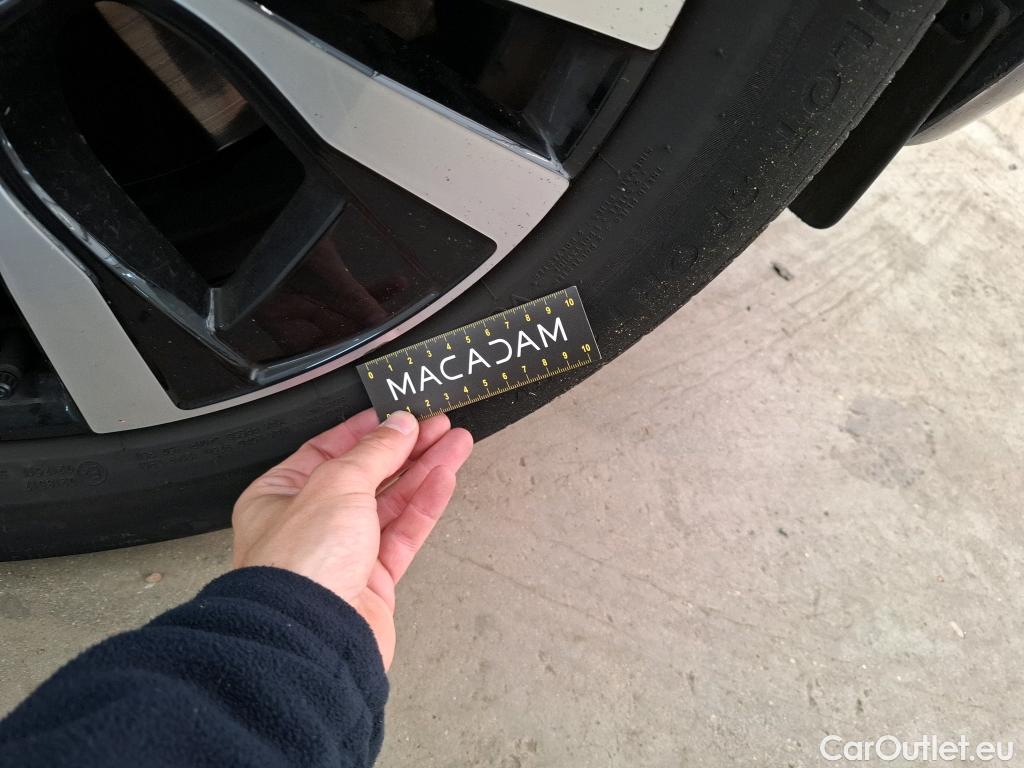  Volvo  XC60 VOLVO  / 2017 / 5P / SUV Recharge T6 340 Geartro Business Exe #38