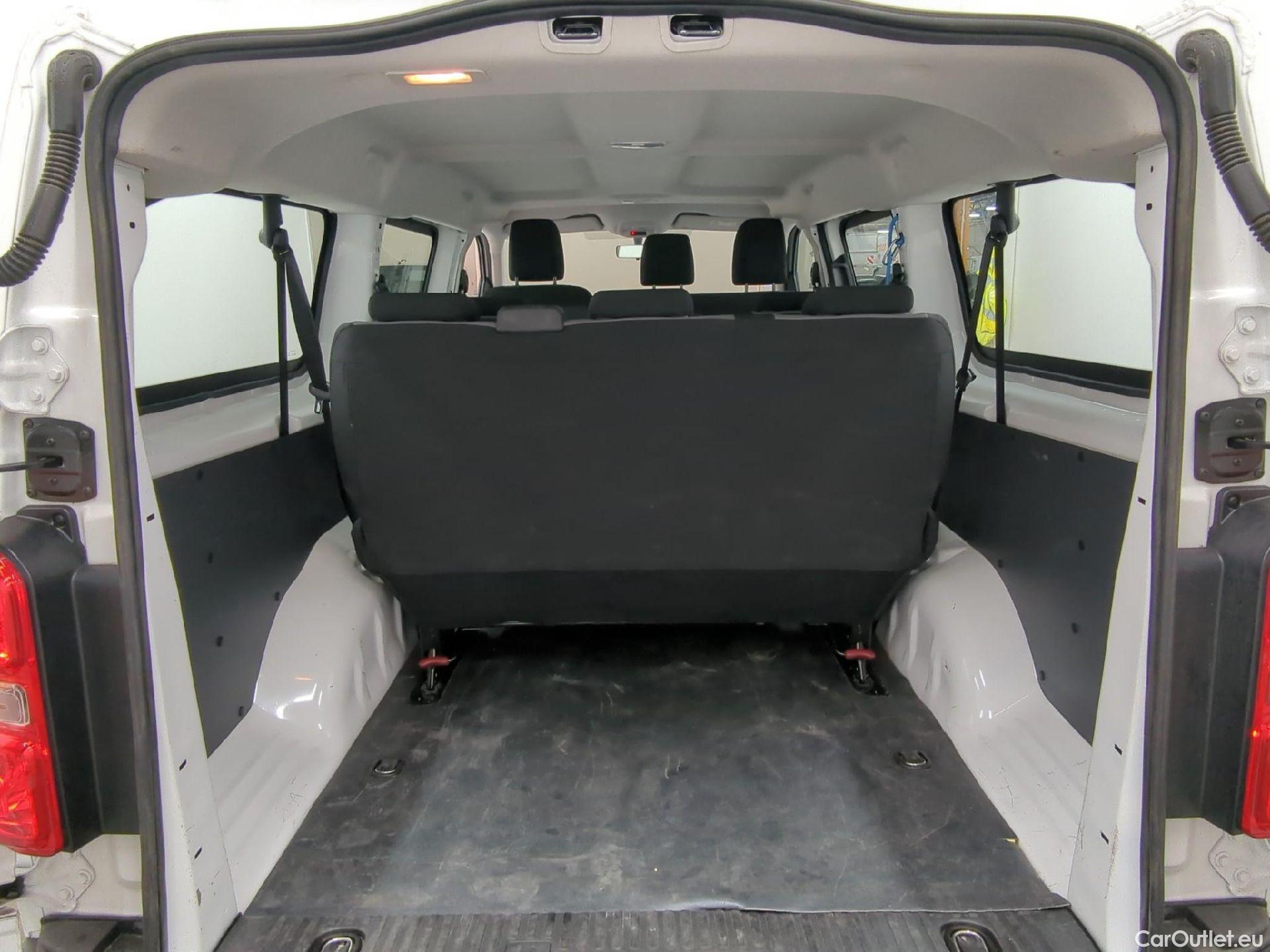 Citroen  Jumpy CITROEN  4p Combi Taille XL BlueHDi 120 S&S BVM6 Confort #9