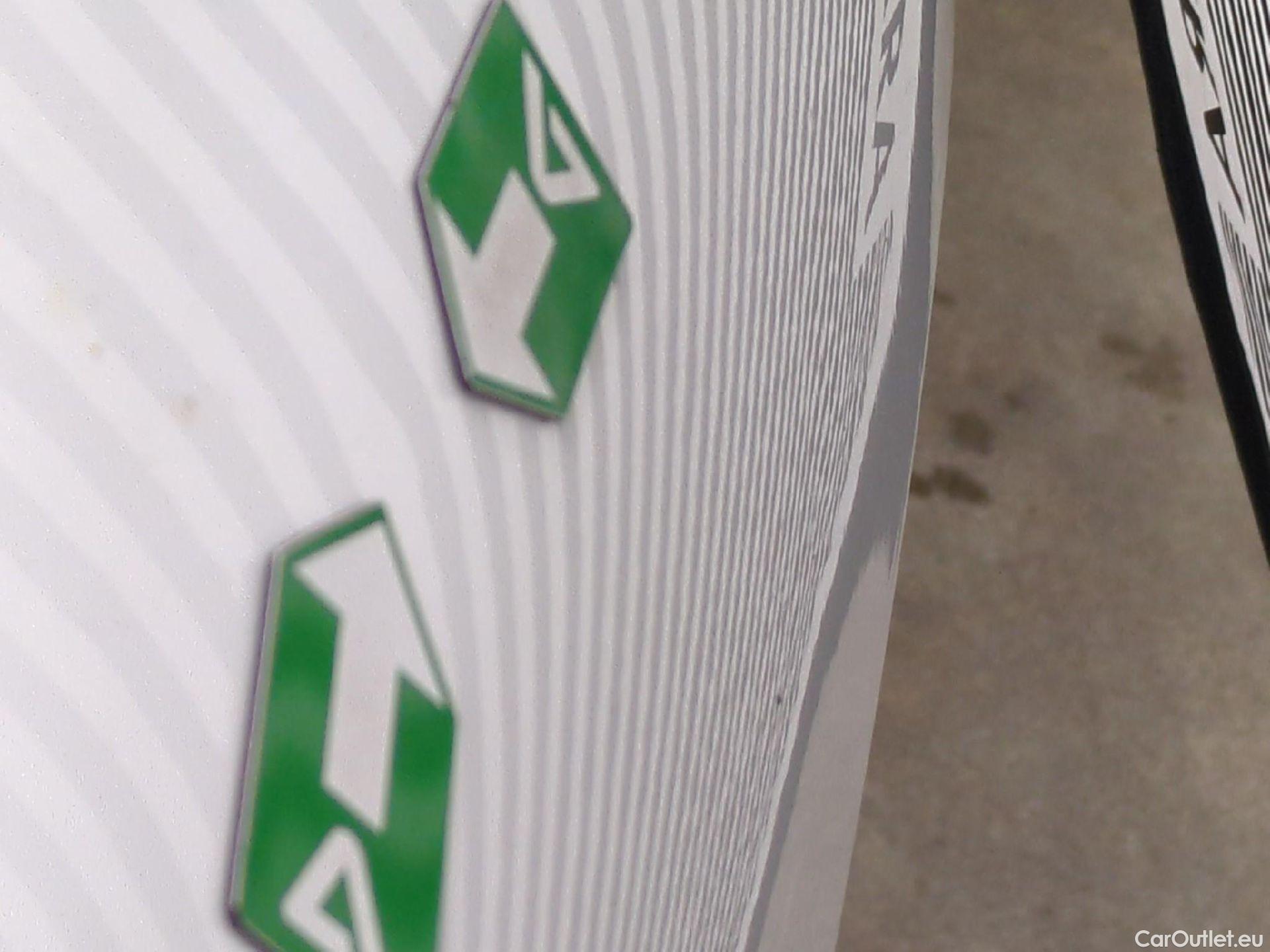 Citroen  C4 Cactus  Feel 1.6 BlueHDi 100CV BVM5 E6 #17