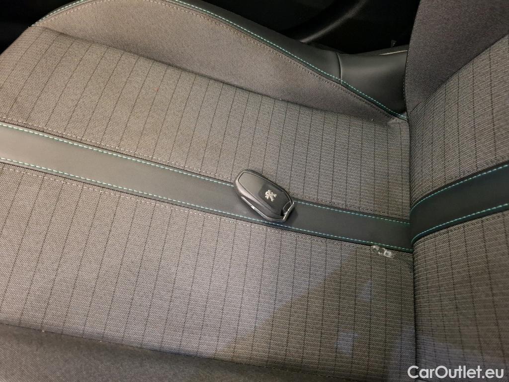 Peugeot  2008  Allure Pack 1.2 PureTech 100CV BVM6 E6d #13