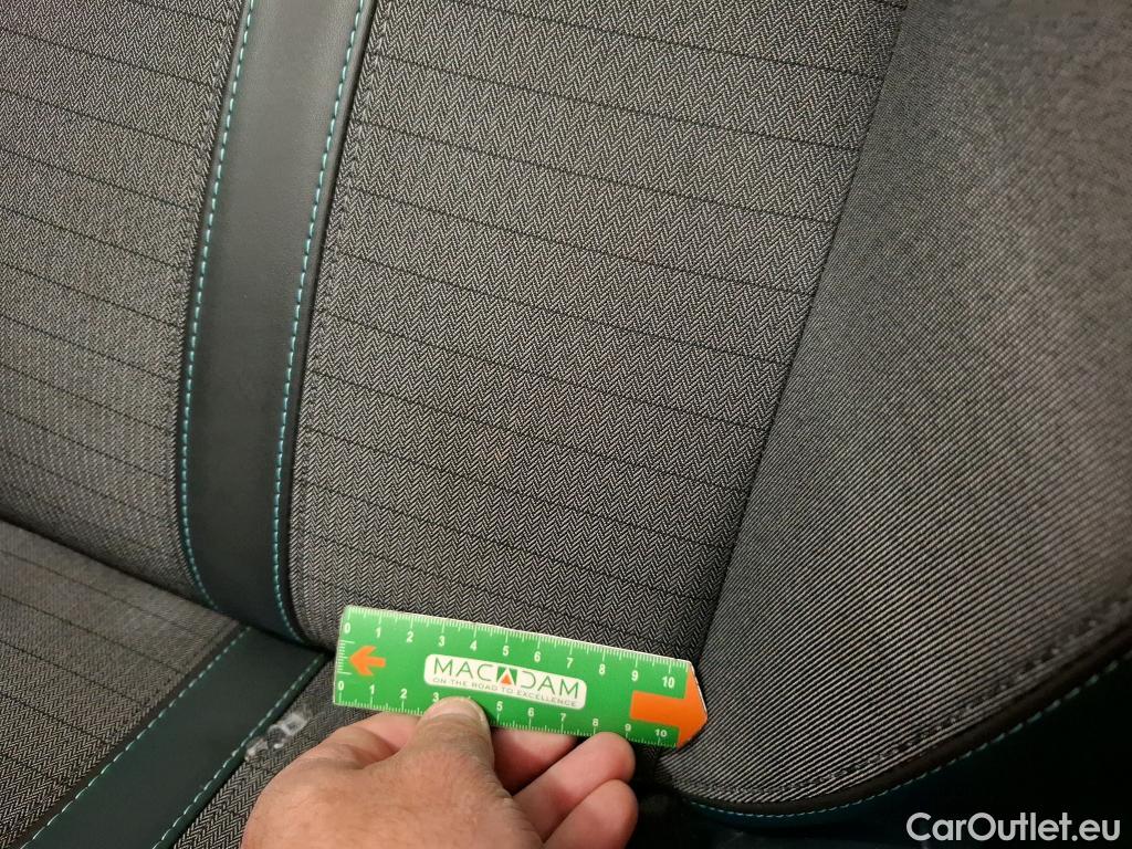 Peugeot  2008  Allure Pack 1.2 PureTech 100CV BVM6 E6d #23