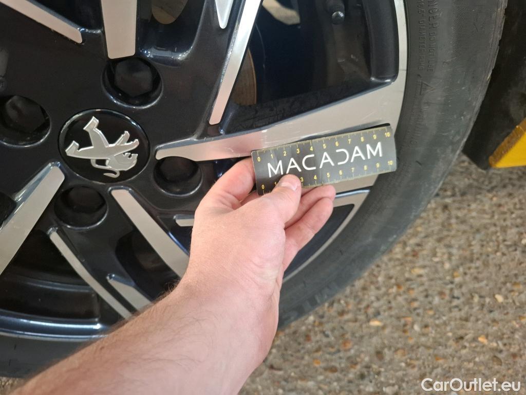  Peugeot  208  Allure Pack 1.2 PureTech 100CV BVM6 E6d #20