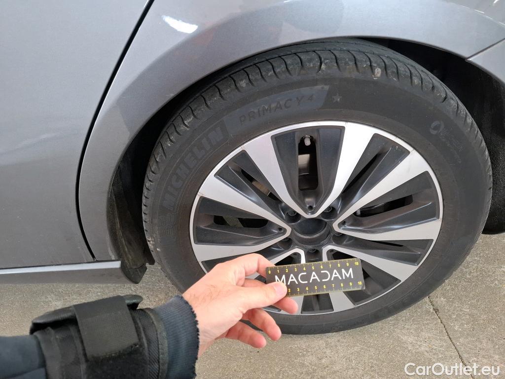 Mercedes  A-Klasse MERCEDES-BENZ Classe A Compact / 2018 / 5P / Berline A 200 d Business Line 8G-DCT #10