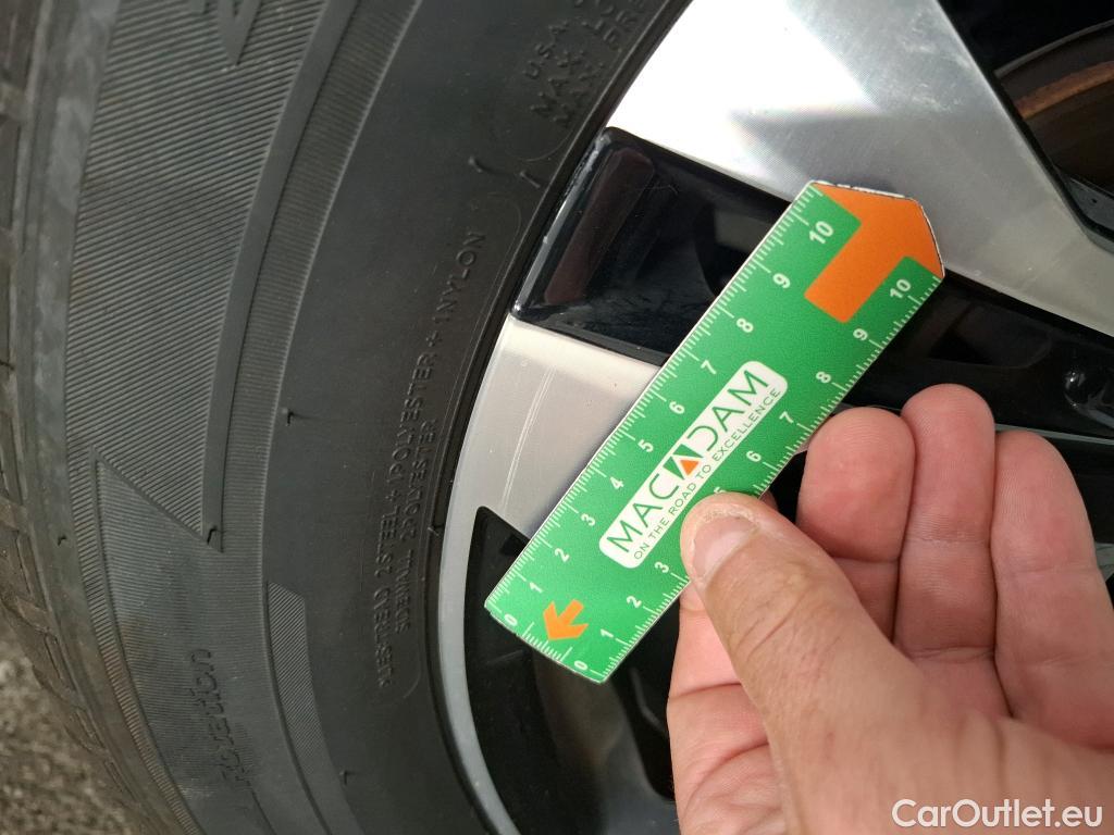 Peugeot  2008  Allure Pack 1.2 PureTech 100CV BVM6 E6d #8