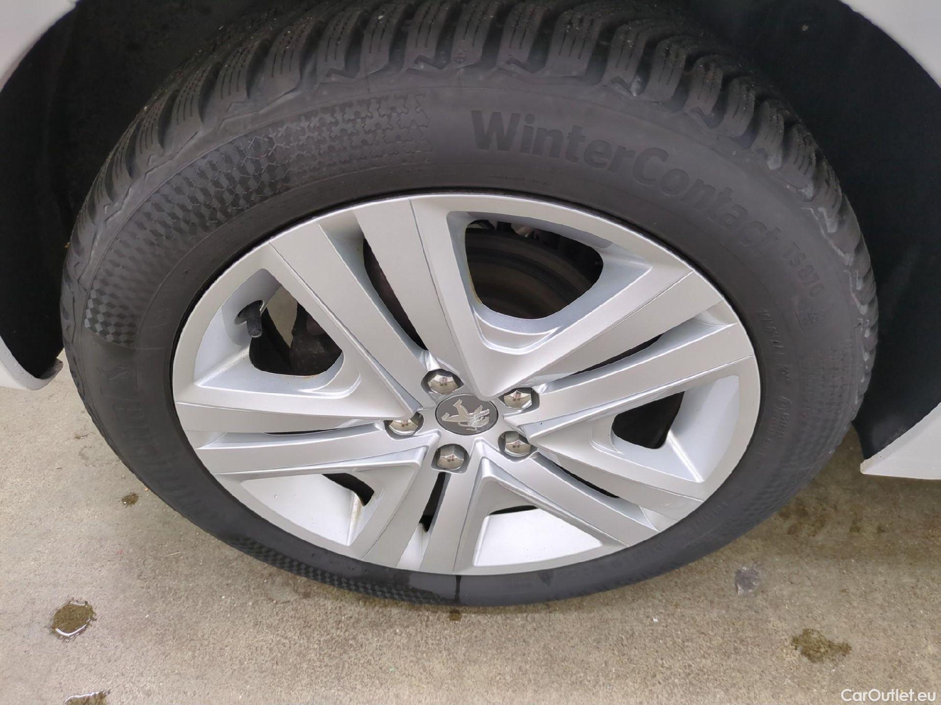  Peugeot  208  Allure Business 1.2 PureTech 110CV BVM5 E6 #5