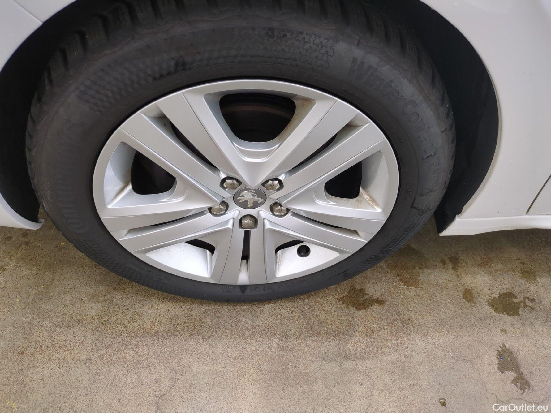  Peugeot  208  Allure Business 1.2 PureTech 110CV BVM5 E6 #3