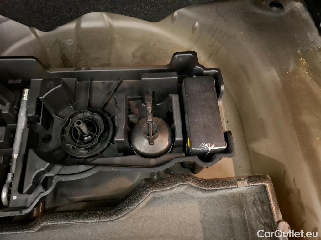 Peugeot  2008  Allure Pack 1.2 PureTech 100CV BVM6 E6d #11