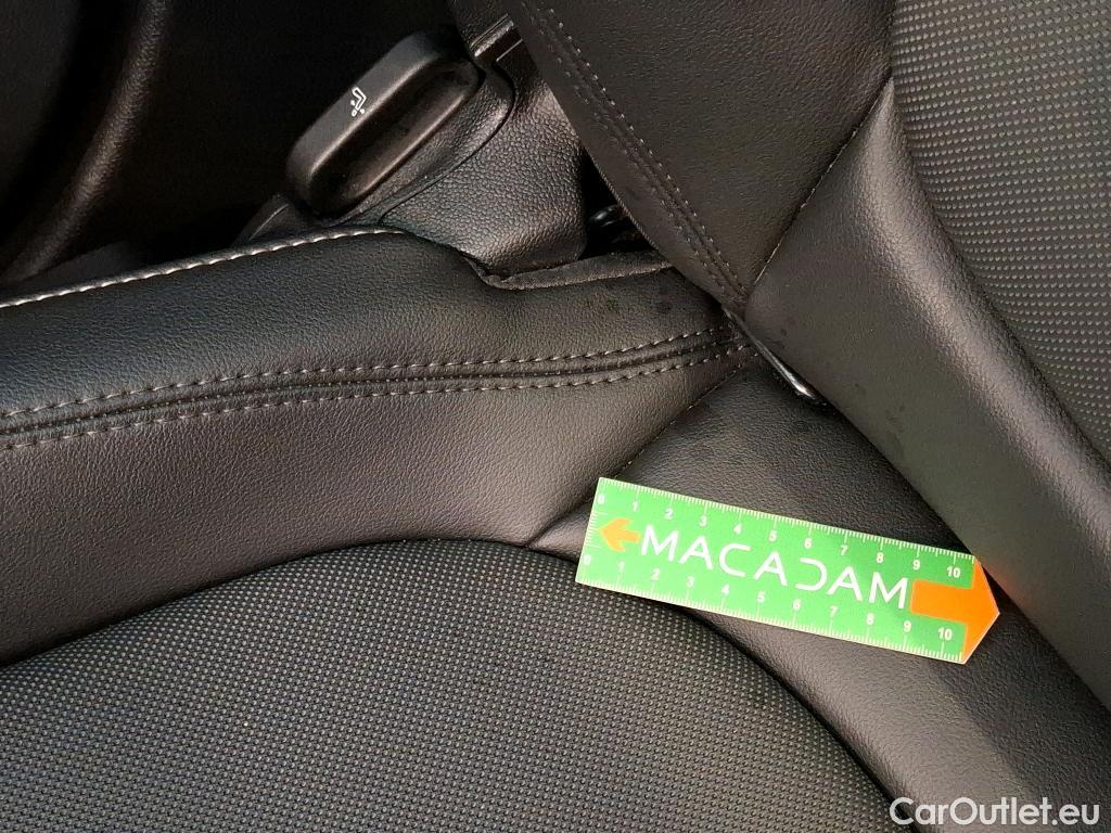  Mini  Cooper MINI Mini / 2021 / 5P / Berline One Edition Camden 102 ch BVA7 #2