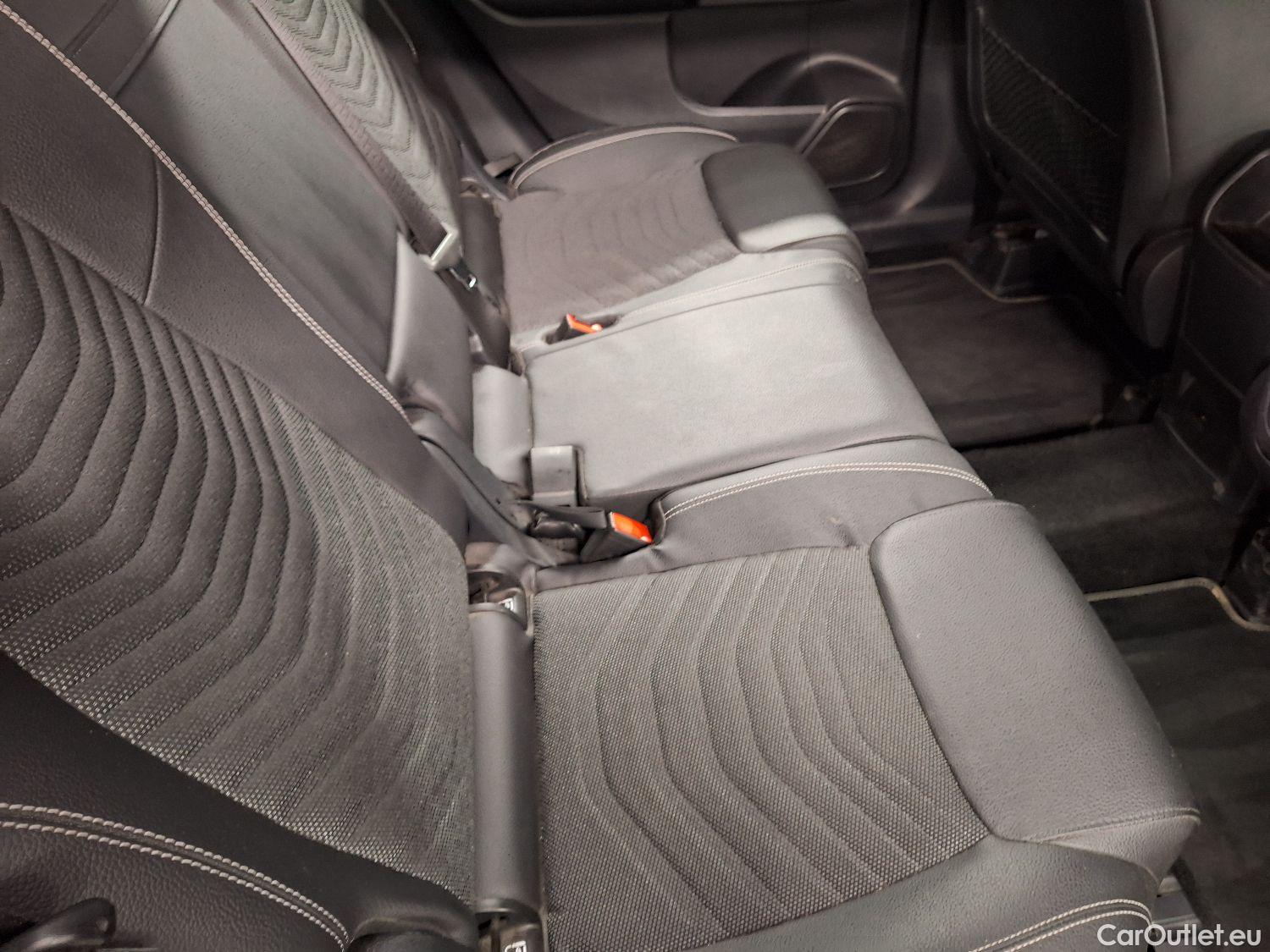 Mercedes  GLB Mercedes,  '19, Mercedes-Benz   180 d Business Solution 5d #17