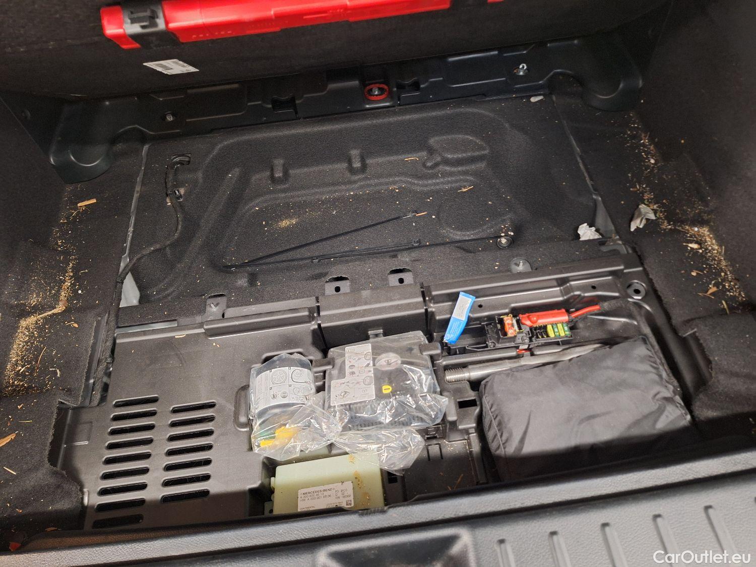 Mercedes  GLB Mercedes,  '19, Mercedes-Benz   180 d Business Solution 5d #15