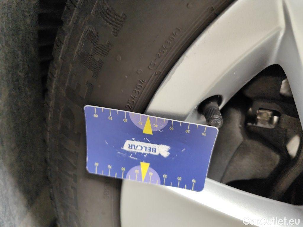 Volkswagen  Golf  Volkswagen Variant VIII 2.0 TDI 85kW Life 5d #75