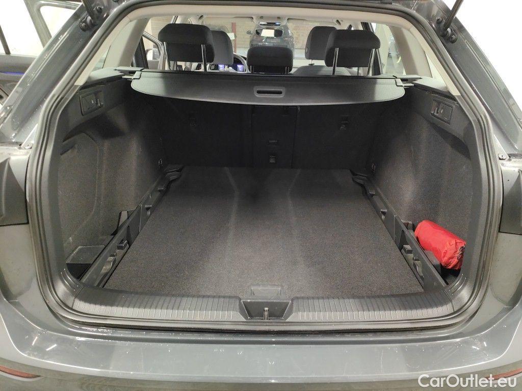 Volkswagen  Golf  Volkswagen Variant VIII 2.0 TDI 85kW Life 5d #15