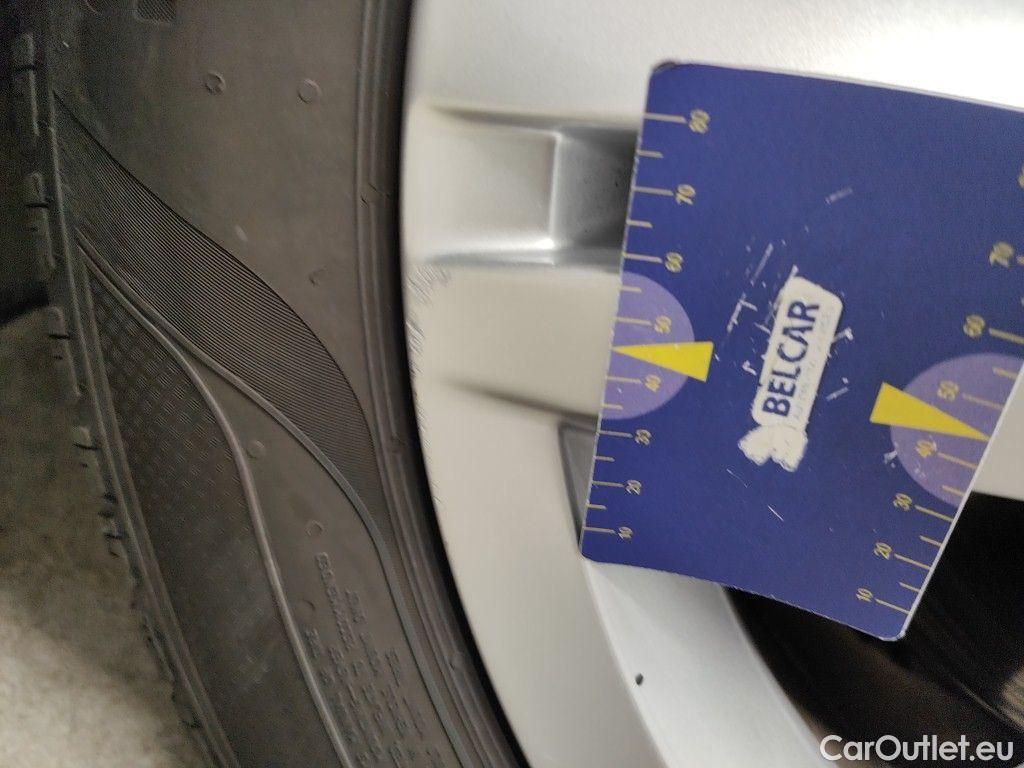 Volkswagen  Golf  Volkswagen Variant VIII 2.0 TDI 85kW Life 5d #74