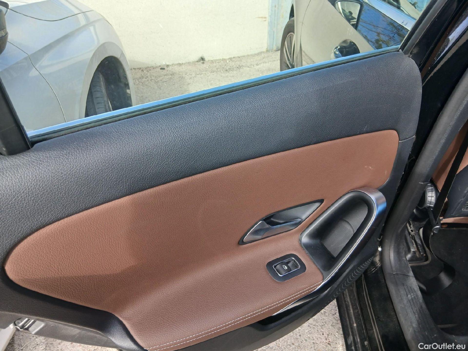  Mercedes  A-Klasse MERCEDES-BENZ Clase A / 2018 / 5P / berlina con portón A 250 e #2