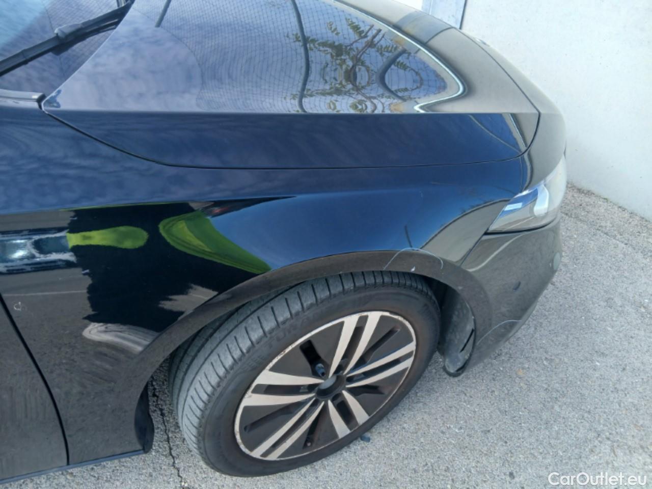  Mercedes  A-Klasse MERCEDES-BENZ Clase A / 2018 / 5P / berlina con portón A 250 e #34