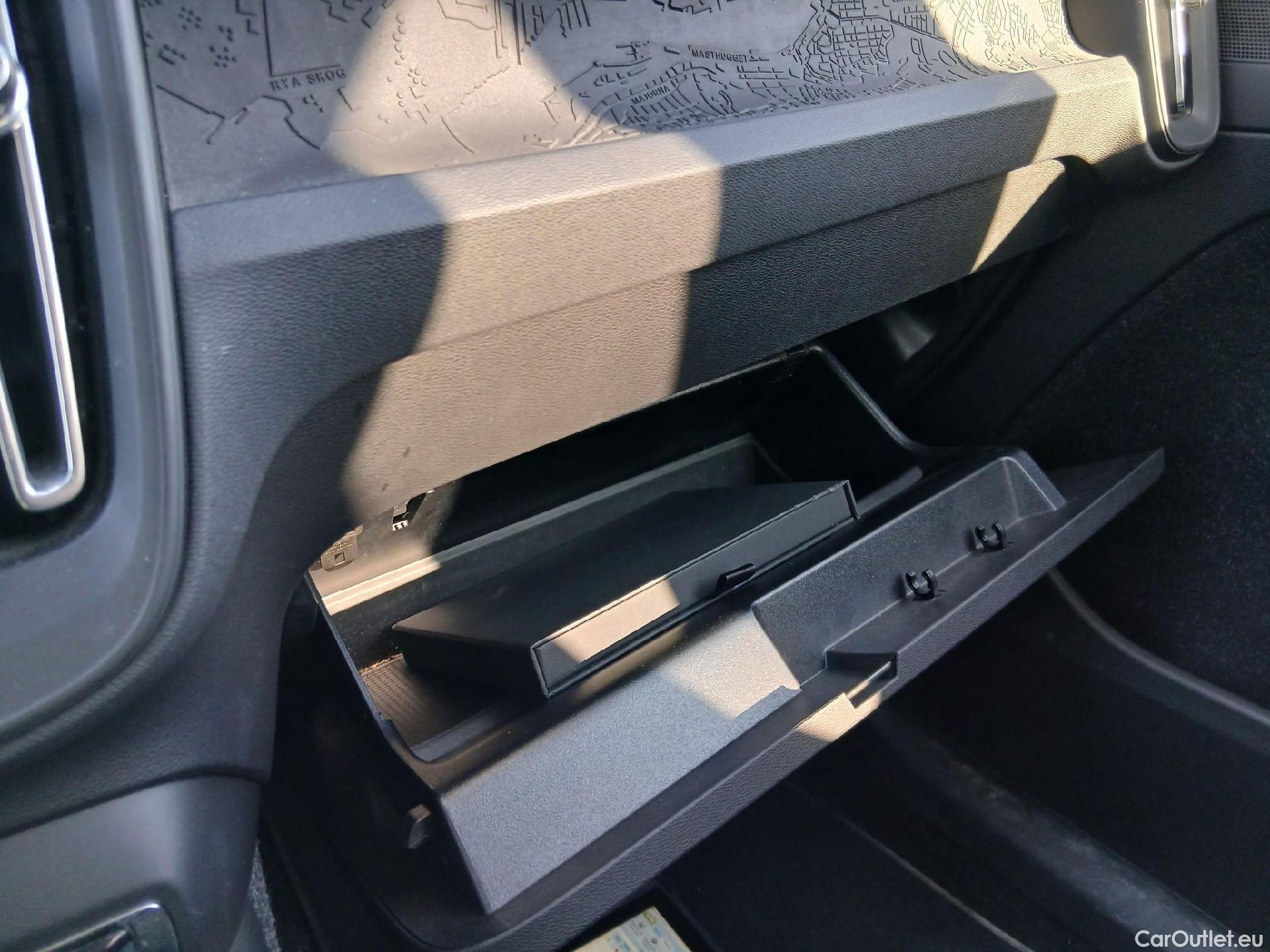 Volvo  XC 40 VOLVO XC40 / 2017 / 5P / todoterreno 1.5 T3 #1