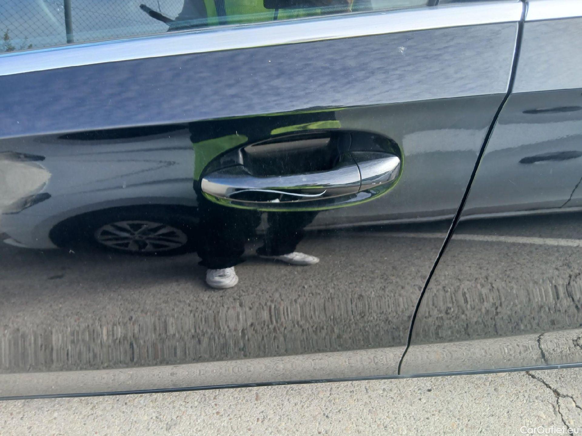  Mercedes  A-Klasse MERCEDES-BENZ Clase A / 2018 / 5P / berlina con portón A 250 e #18