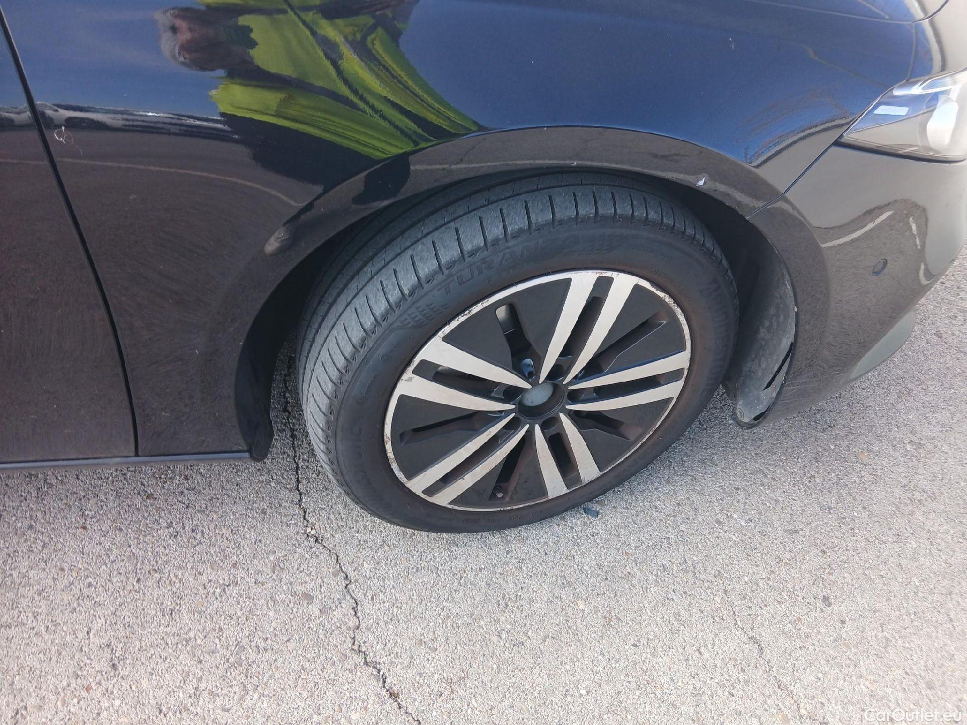  Mercedes  A-Klasse MERCEDES-BENZ Clase A / 2018 / 5P / berlina con portón A 250 e #8