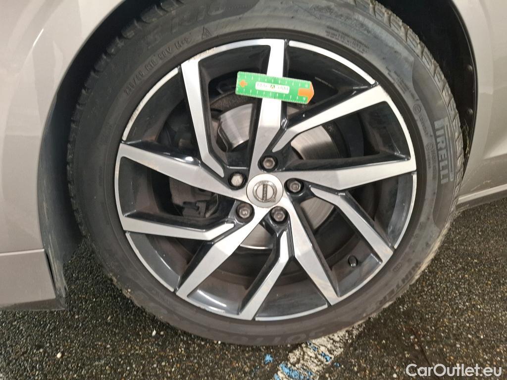  Volvo  V60  Kombi Momentum 2.0 D3 150CV BVA8 E6dT #20