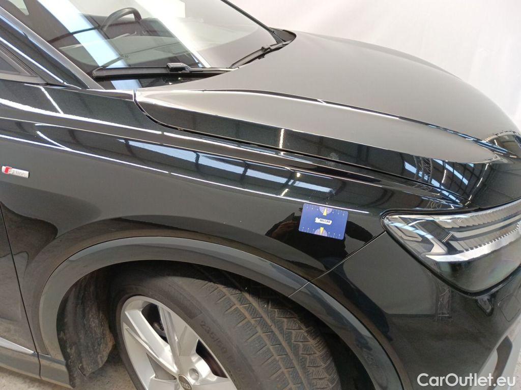 Audi  Q4 E-Tron Audi  40 e-tron S Line 5d #74