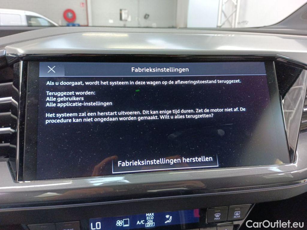 Audi  Q4 E-Tron Audi  40 e-tron S Line 5d #14