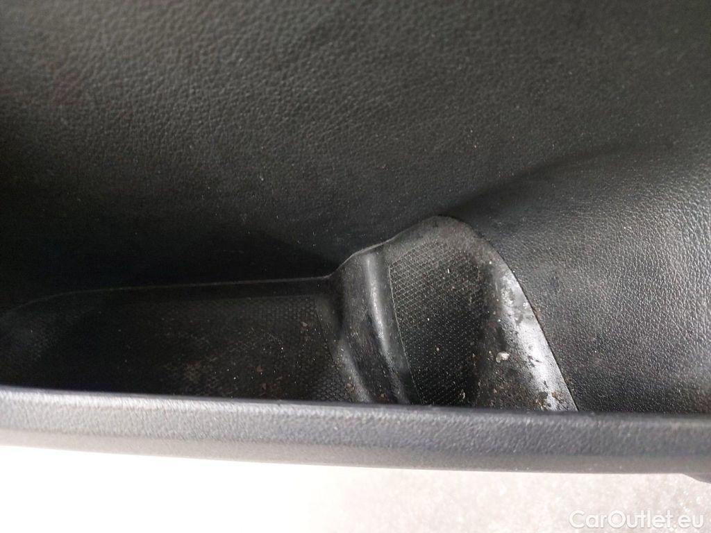 Mercedes  GLB Mercedes-Benz   180 d Business Solution 5d #79