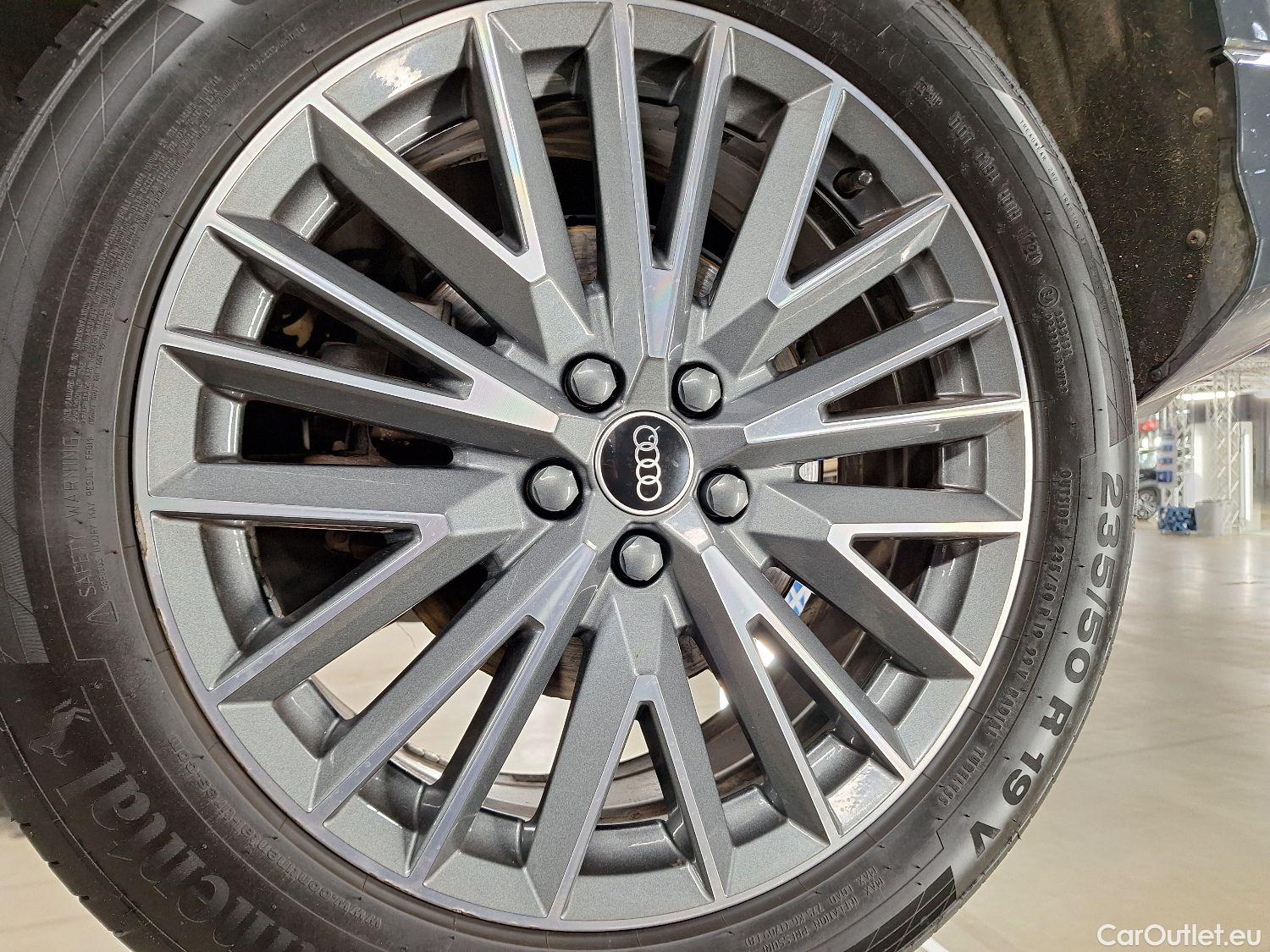  Audi  Q3 Audi,  SB '19 PHEV, Audi  Sportback 45 TFSI e S tronic S Line 5d #1