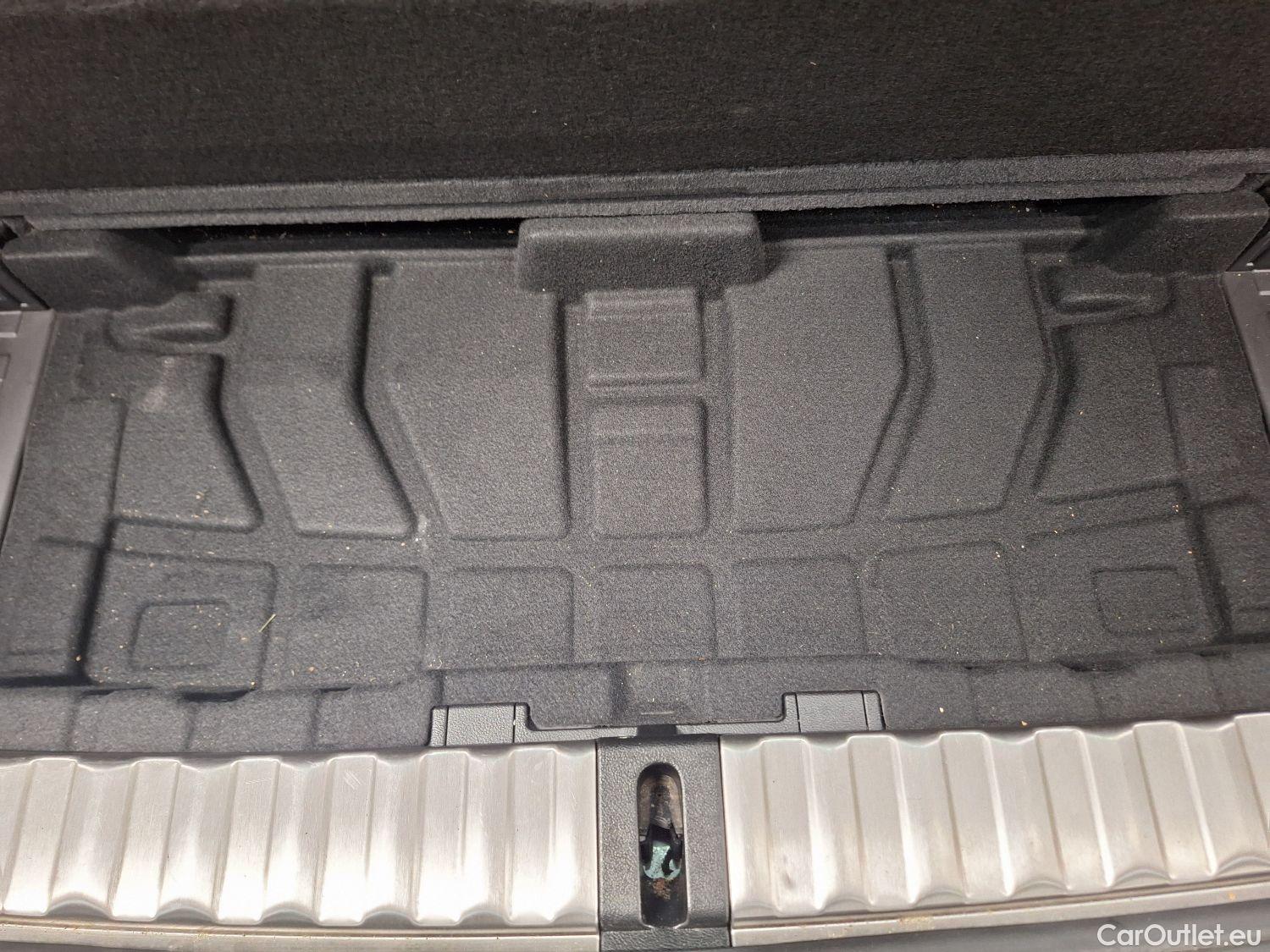  Bmw  Serie 3 BMW, 3-serie Touring '18, BMW 3 Reeks Touring 318dA (100 kW) 5d #1