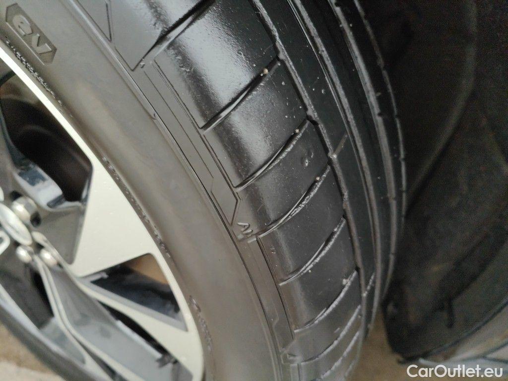 Ford  Mustang FORD  MACH-E 99 kWh Extended Range AWD 5d #16