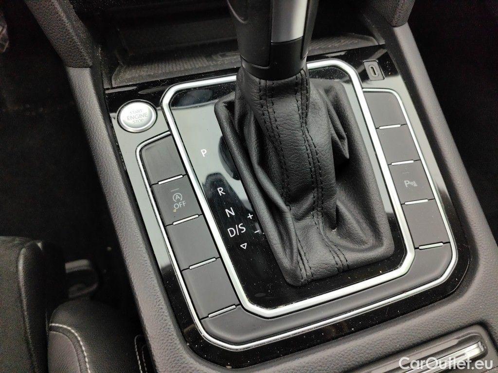 Volkswagen  Passat Volkswagen  Variant 1.5 TSI OPF DSG7 Elegance Business 5d #49