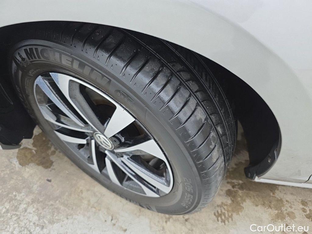 Volkswagen  Golf  Volkswagen VII 1.5 TSi BlueMotion Last Edition 5d #17