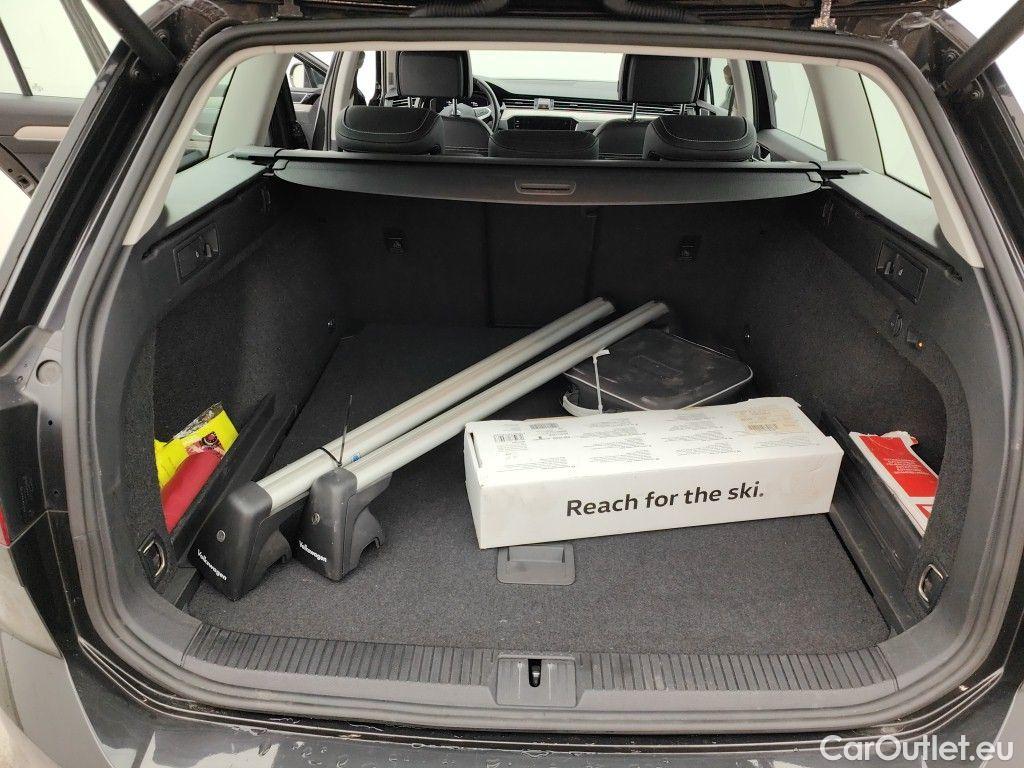 Volkswagen  Passat Volkswagen  Variant 1.5 TSI OPF DSG7 Elegance Business 5d #15