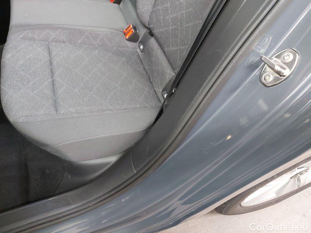 Volkswagen  Golf  Volkswagen VIII 2.0 TDI 85kW Life 5d #24